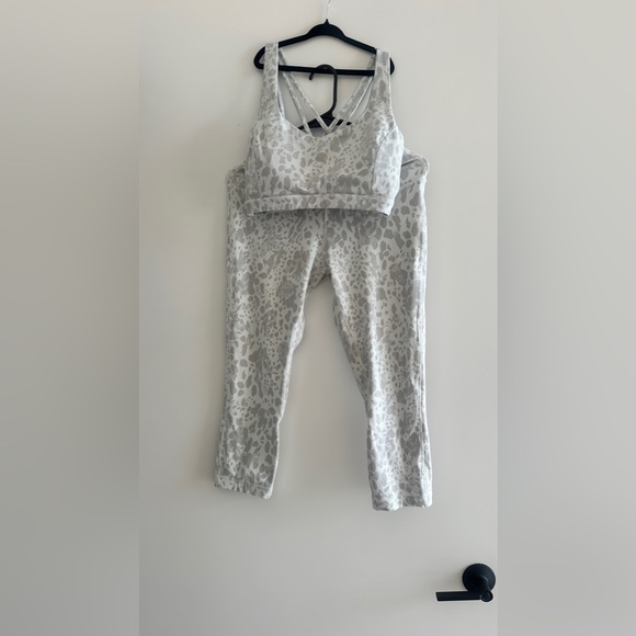 Lululemon matching cheetah set - Picture 2 of 7